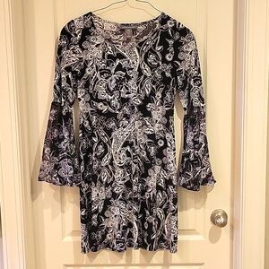 Kate and Mallory black and white print dress. Size Medium, EUC